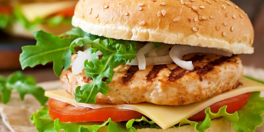 Ünlü Fast Food zincirinden Müslüman aileye domuz eti şoku