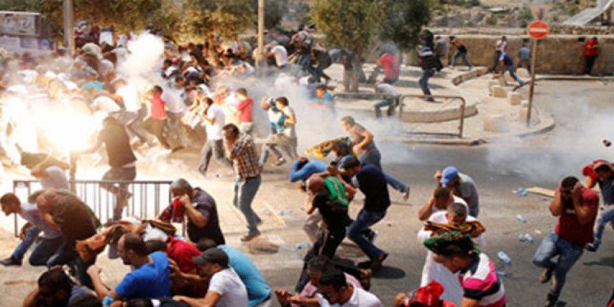 İşgalci İsrail Cuma Namazı sonrası cemaate saldırdı