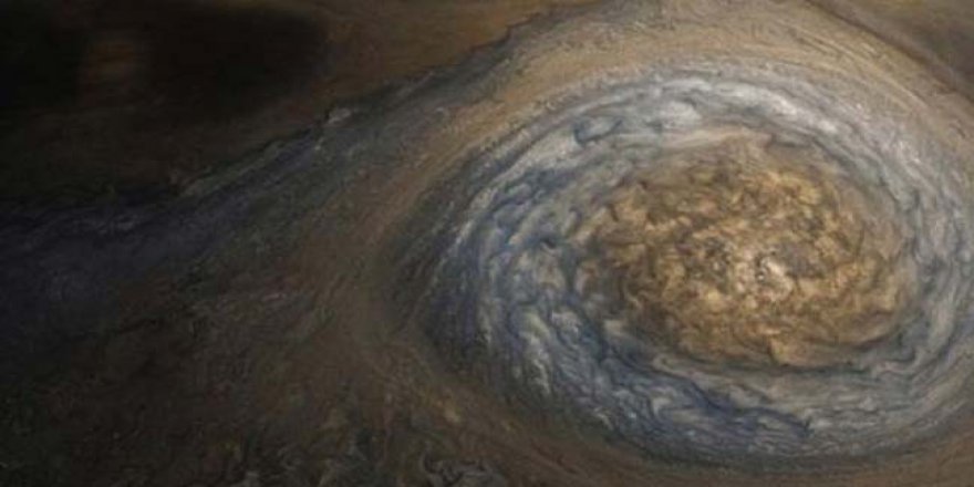 NASA, Jüpiter'deki 'göz'ün fotoğrafını yayınladı