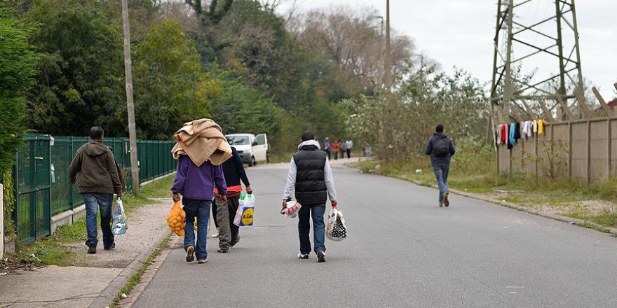 Fransa'da göçmenlere yardım eden çiftçiye 4 ay hapis