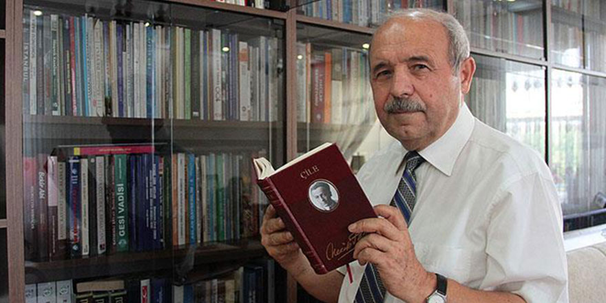 Sigaraya para vermek yerine 10 bin kitap aldı