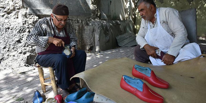 Suriyeli ayakkabı ustası 70 yaşında yemeniciliği öğrendi