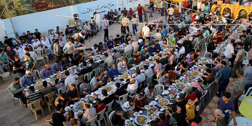 Suriye'de kuşatma mağdurları dünya evine girdi