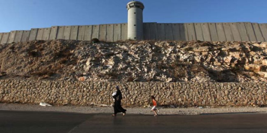 İsrail'in Gazze sınırına ördüğü yeraltı duvarı denize uzanacak