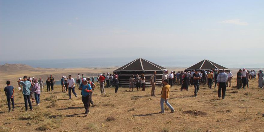 Süphan Dağı'nda 2 bin 500 metrede çadır kent kuruldu