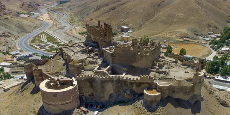 'Hoşap Kalesi Osmanlı dönemine aittir'