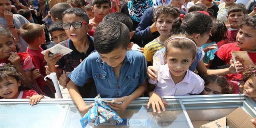 Suriyeli çocukların dondurma sevinci