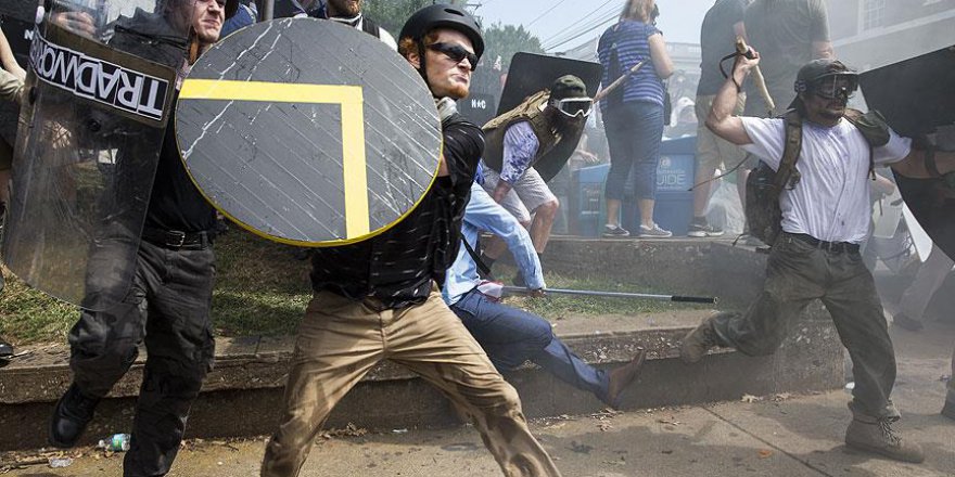 ABD'de ırkçılık karşıtları asker heykelini devirdi