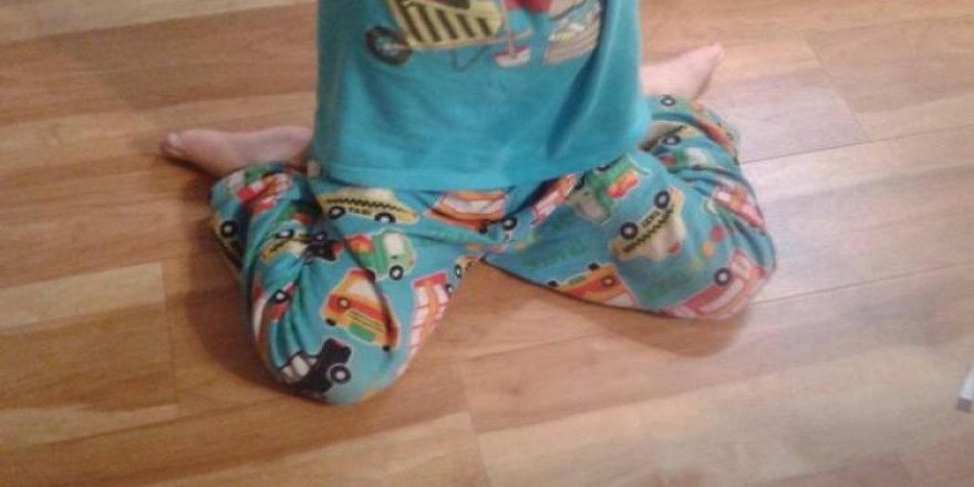 Çocuğunuz W şeklinde oturuyorsa dikkat