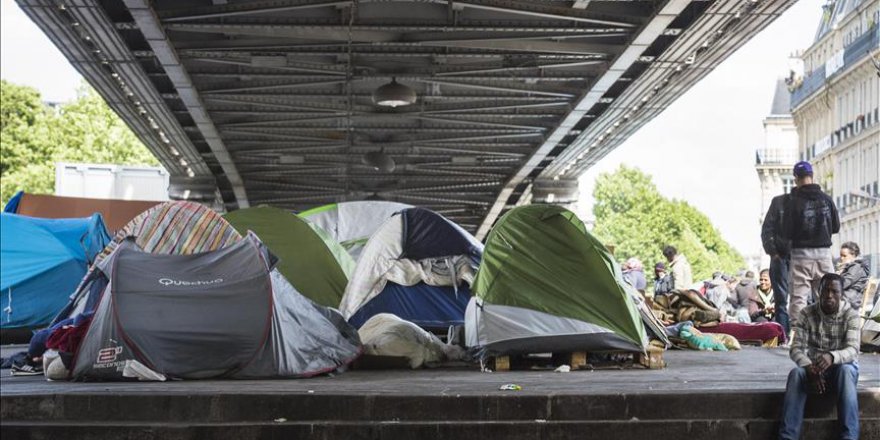 Paris'teki sığınmacıların bulunduğu kamp boşaltıldı