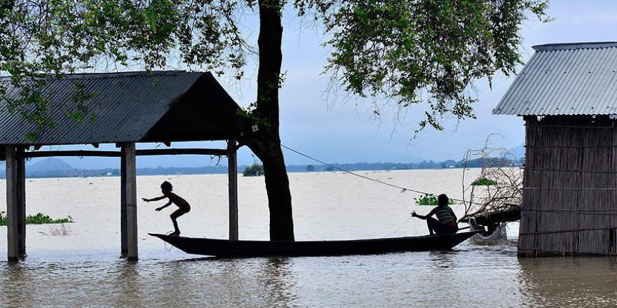 Hindistan'ın doğusunda etkili olan sellerde en az 250 kişi öldü