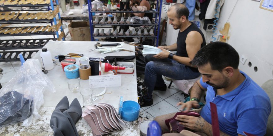 Ayakkabıcılarda bayram telaşı yaşanıyor