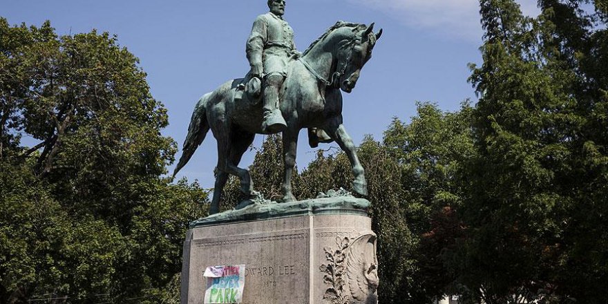 Charlottesville'de general heykelleri siyah kumaşla kapatılacak