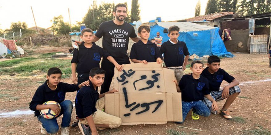 Adil Lami'den mülteci çocuklara Kuran-ı Kerim dersi