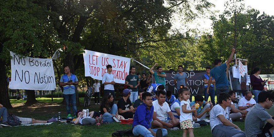Avusturya’da Afgan sığınmacılardan oturma eylemi