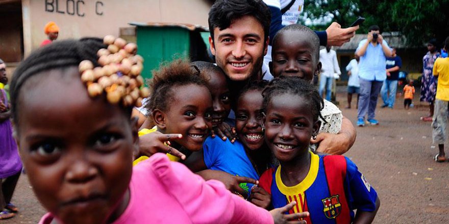 TİKA'nın gönüllü elçileri Gine'de revir tadilat çalışmalarına katıldı
