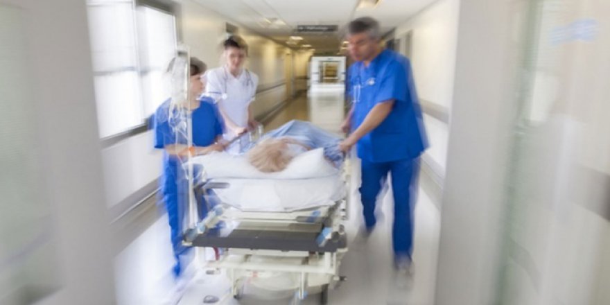 İngiltere'de 133 kişi hastaneye kaldırıldı