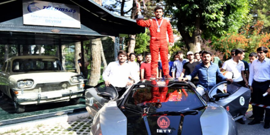 Öğrencilerin ürettiği elektrikli otomobil görücüye çıktı