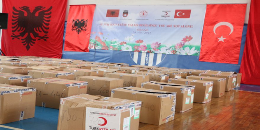 Türk Kızılayı'ndan Arnavutluk yetimlerine yardım
