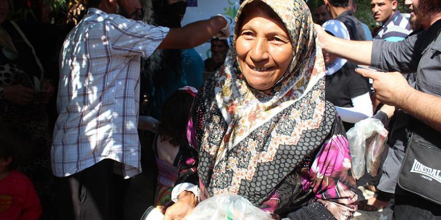 Hatay'da Suriyelilere kurban eti dağıtıldı