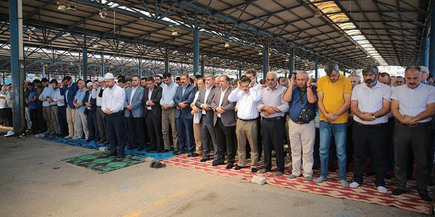 Katledilen Müslümanlar için Kocaeli'de gıyabi cenaze namazı