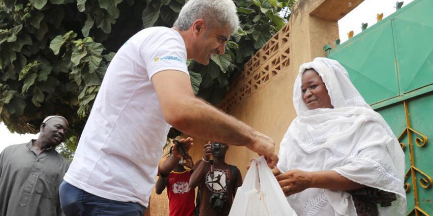 Sadakataşı Derneği ihtiyaç sahiplerine bayram yaşattı