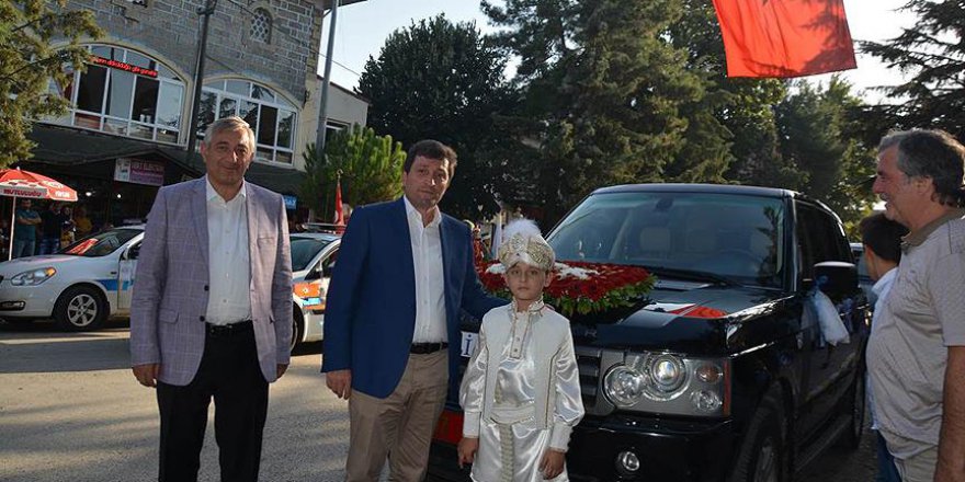 Şehit çocuğunun sünnet arabası Vali'den