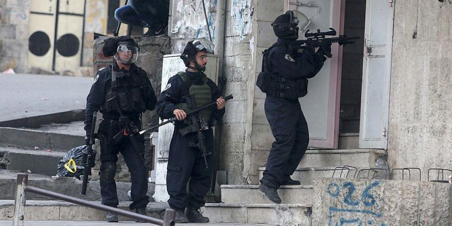 İsrail askerleri Batı Şeria'da 3 Filistinliyi gözaltına aldı