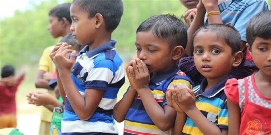 Katliamdan kaçan 30 bin Arakanlı dağlık bölgeye sıkıştı