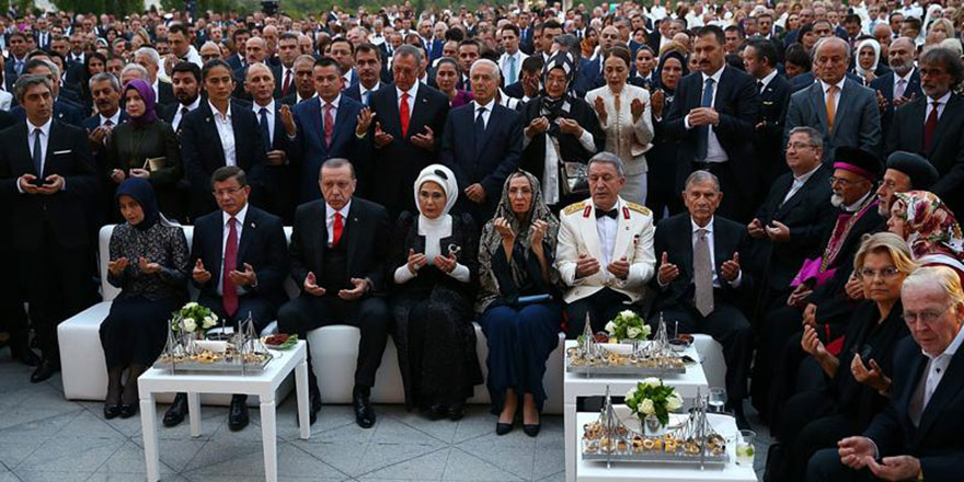 Hürriyet yazarına göre 30 Ağustos'ta Kur'an okumak 'anormal'