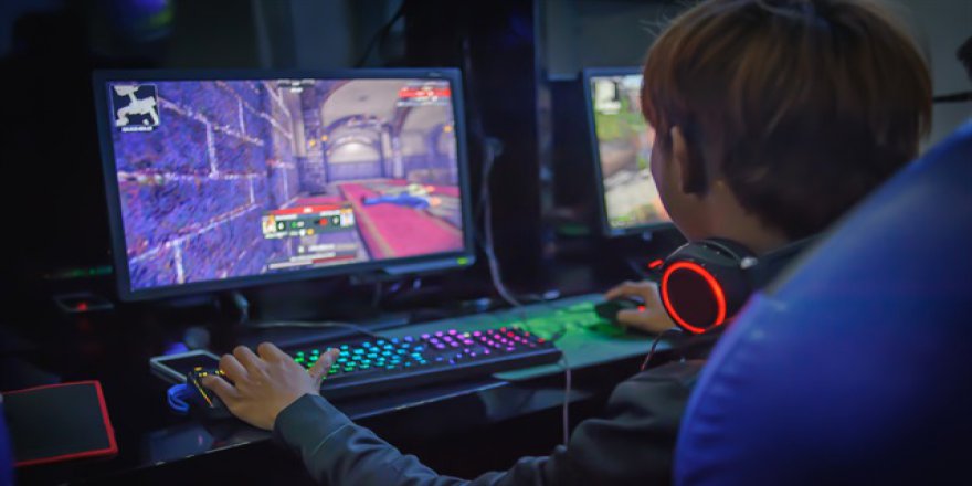 Bilgisayar bağımlılığı ayaklarından ediyordu