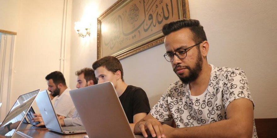 Anlık tercümeler cep telefonu ile dinlenecek