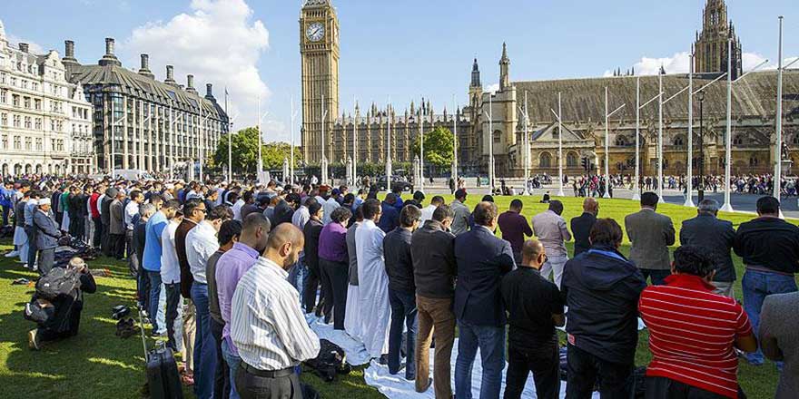 İngiltere camilerinde terörizme karşı proje başladı