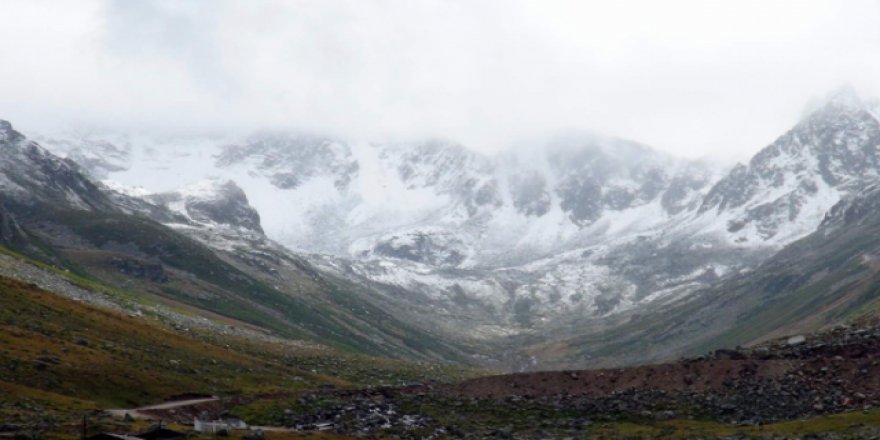 Kaçkar Dağı'na ilk kar düştü