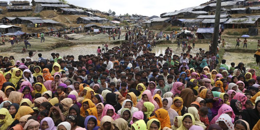 313 bin Arakanlı kampa sığındı