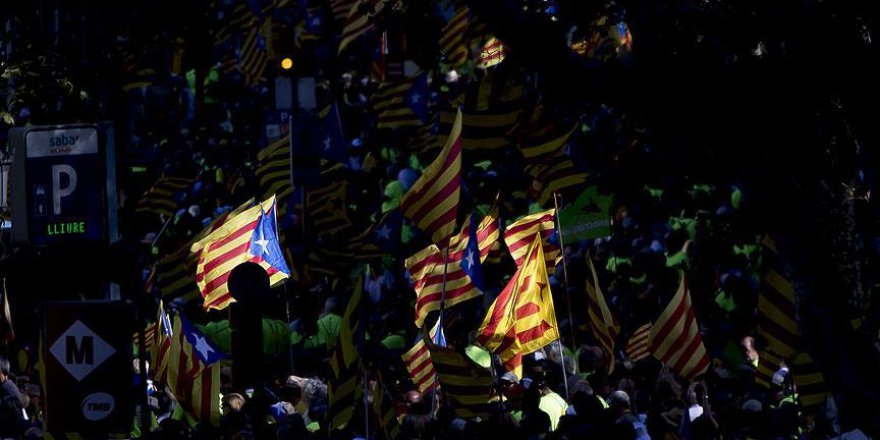 Anayasa Mahkemesi 'İspanya'dan ayrılma yasasını' askıya aldı