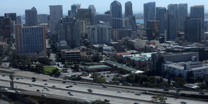 ABD'de sokakları çamaşır suyuyla yıkamaya başladılar