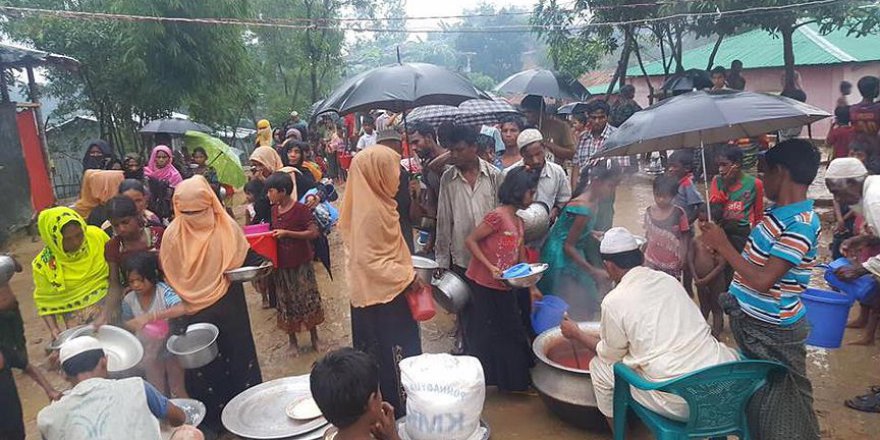 Endonezya’dan Arakanlı sığınmacılara 34 ton yardım