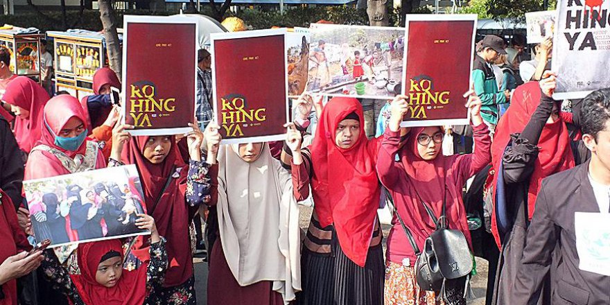 Endonezya'da Arakanlı Müslümanlara yönelik katliam protesto edildi