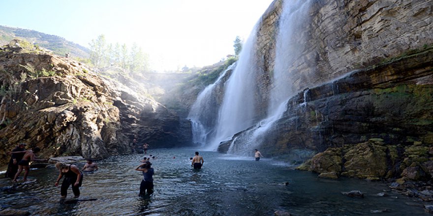 Tortum Şelalesi dolup taşıyor