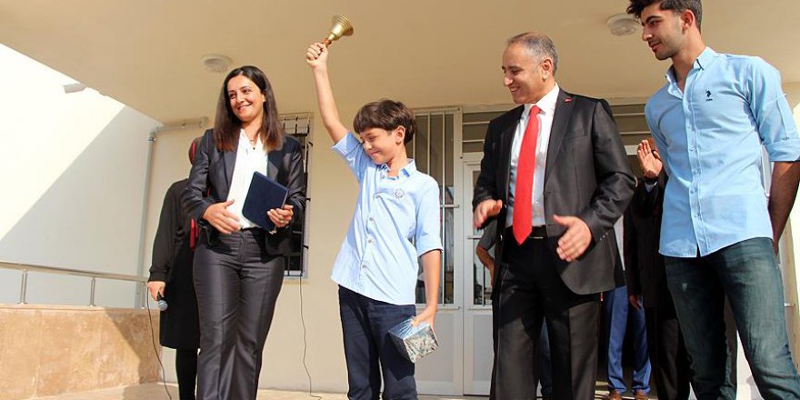Şehidin adı verilen okulda ilk ders zilini oğlu çaldı