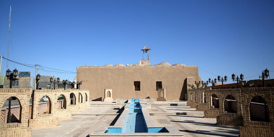 İran’da Tarihi Cacerm Camisi ilginç mimarisiyle dikkati çekiyor