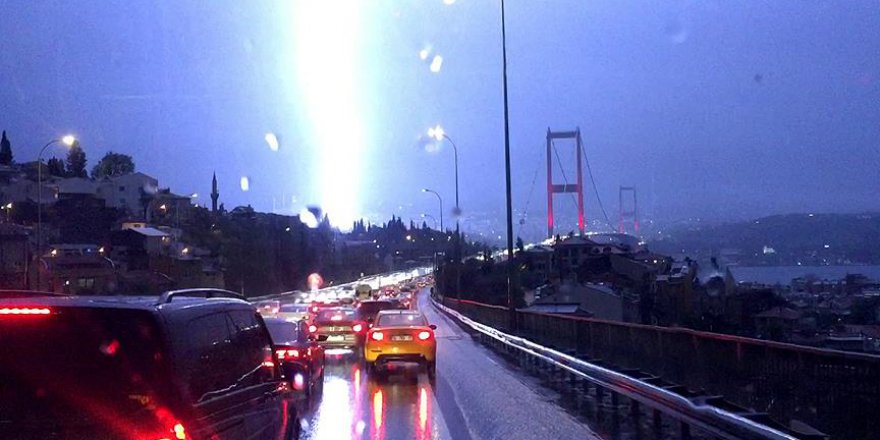 İstanbul'daki sağanak hayatı etkiledi