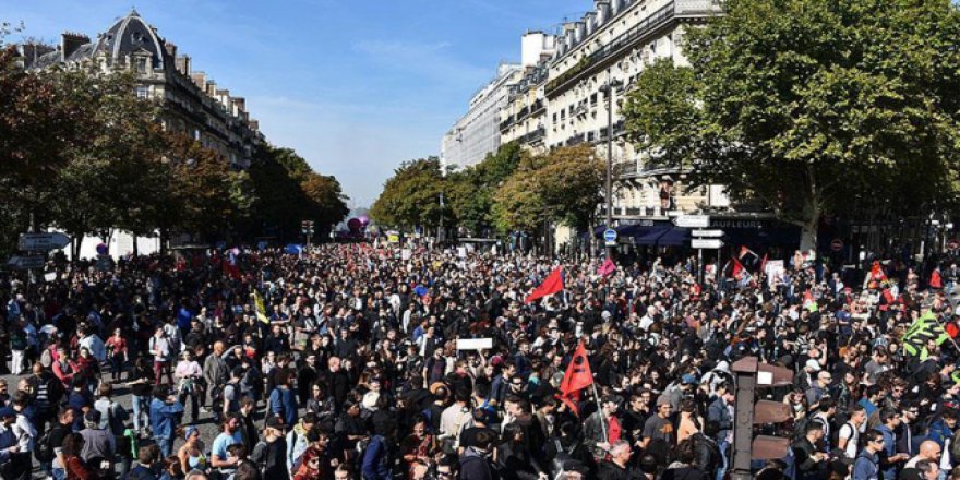 Fransa'da çalışanlar ikinci kez meydanlara indi