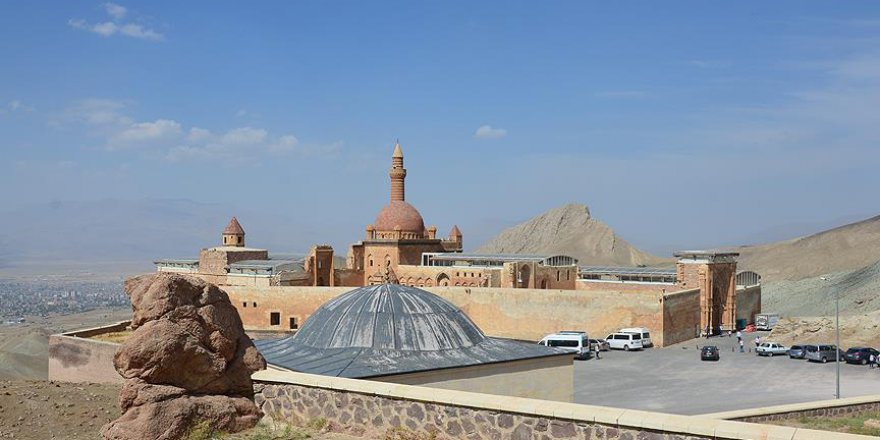 Tarihi İshak Paşa Sarayı'na sonbaharda da yoğun ilgi