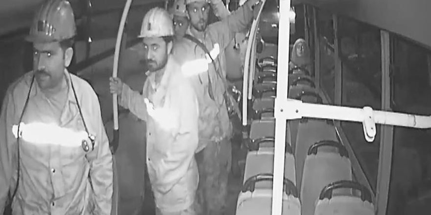 Madenciler 'koltuklar kirlenmesin' diye ayakta yolculuk yaptı