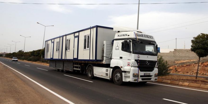 Suriye sınırındaki askeri birliklere konteyner sevkiyatı