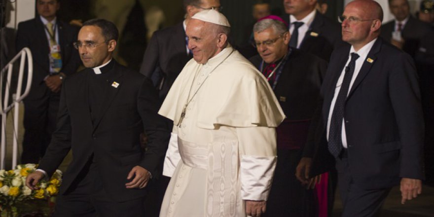 Vatikan'dan Papa'ya sapkın suçlaması