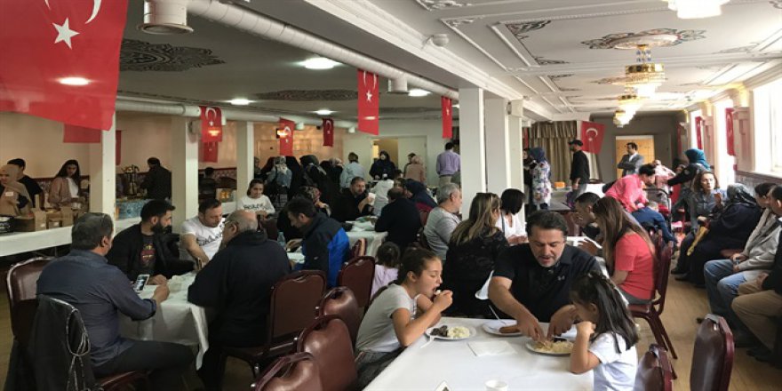 Londra’da Arakanlı Müslümanlar için yardım kermesi