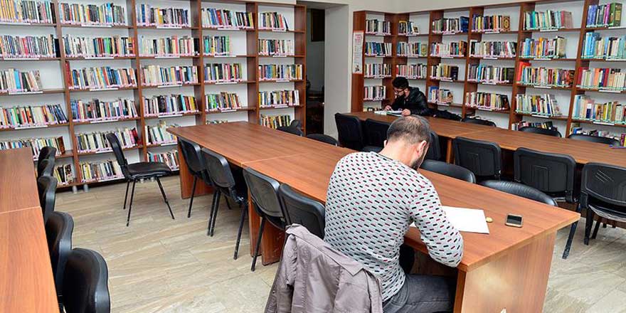 AB'de 6 bin 300 kişiye, Türkiye'de 70 bin kişiye bir halk kütüphanesi düşüyor